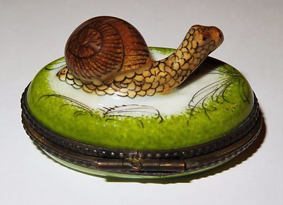 LIMOGES FRANCE BOX- VIALARD - SNAIL IN THE GARDEN -SOIL & GRASS & BUSHES- LEAVES