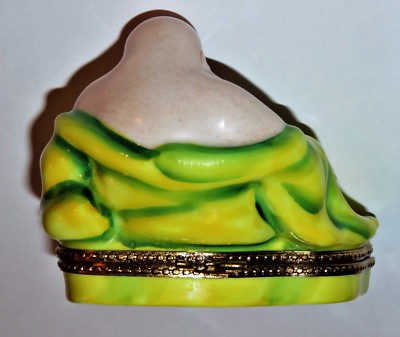LIMOGES FRANCE BOX - PIERRE ARQUIE - BUDDHA & PRAYER BEADS - SCENE INSIDE - LE
