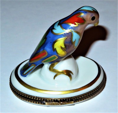 LIMOGES FRANCE BOX -PARROT- MULTI-COLORED FEATHERS & LEAVES -FLOWER CLASP- BIRDS