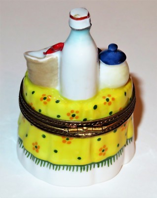 LIMOGES BOX - PV - TABLE & CHERRY TART & REMOVABLE WEDGE - BAKING INGREDIENTS