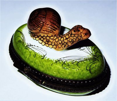 LIMOGES FRANCE BOX- VIALARD - SNAIL IN THE GARDEN -SOIL & GRASS & BUSHES- LEAVES
