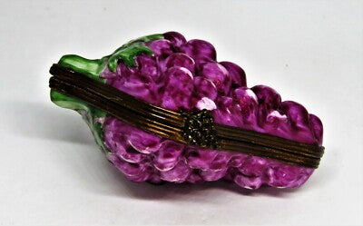 LIMOGES FRANCE BOX - LARGE BUNCH OF PURPLE GRAPES - STEM & LEAVES - FRUITS