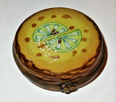 LIMOGES BOX ~EXIMIOUS~ LEMON TART & POWDERED SUGAR ~DESSERT~ PASTRY ~PEINT MAIN
