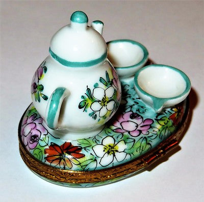 LIMOGES FRANCE BOX - TEAPOT & CUPS ON A FLOWERY BASE & SPOON - ROSES - HSN - LE