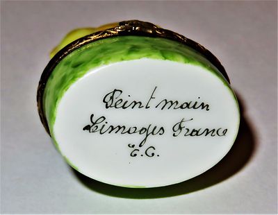 LIMOGES BOX - LITTLE YELLOW SONG BIRD - CHIRPING EASTER CHICK ON THE GRASS