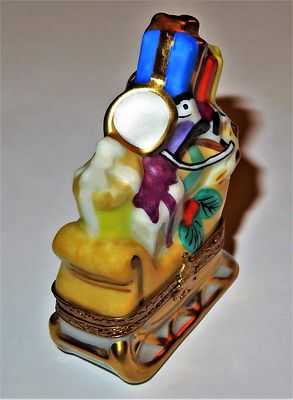 LIMOGES BOX - CHRISTMAS - SANTA CLAUS SLEIGH - HOLLY & GIFTS & TOYS - REINDEER