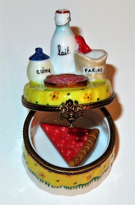 LIMOGES BOX - PV - TABLE & CHERRY TART & REMOVABLE WEDGE - BAKING INGREDIENTS