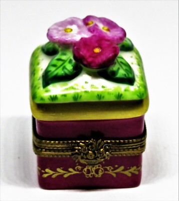 LIMOGES FRANCE BOX - FLORAL CHEST & 3D FLOWERS - REMOVABLE FLOWER VASE - LE
