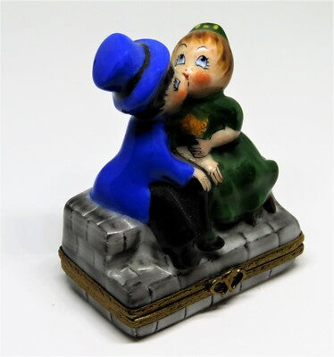 LIMOGES BOX ~ PIERRE ARQUIE ~ BOY & GIRL KISSING ~ COUPLE IN LOVE ~ ANNIVERSARY