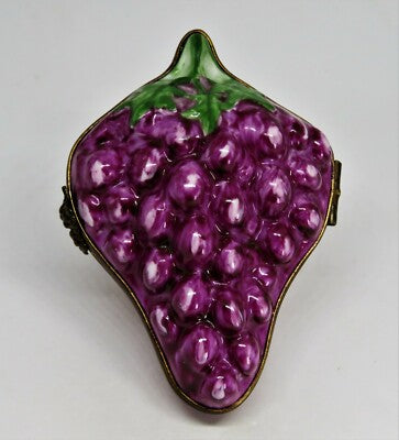 LIMOGES FRANCE BOX - LARGE BUNCH OF PURPLE GRAPES - STEM & LEAVES - FRUITS