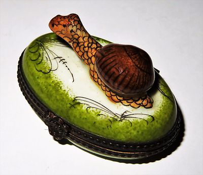 LIMOGES FRANCE BOX- VIALARD - SNAIL IN THE GARDEN -SOIL & GRASS & BUSHES- LEAVES