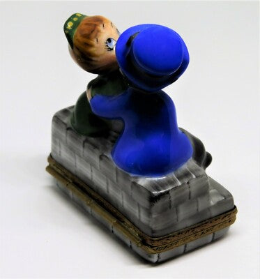 LIMOGES BOX ~ PIERRE ARQUIE ~ BOY & GIRL KISSING ~ COUPLE IN LOVE ~ ANNIVERSARY