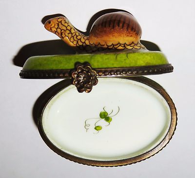 LIMOGES FRANCE BOX- VIALARD - SNAIL IN THE GARDEN -SOIL & GRASS & BUSHES- LEAVES