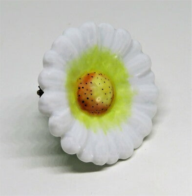 LIMOGES FRANCE BOX - CLASSIC WHITE DAISY - FLOWERS - BEE CLASP & BEE INSIDE