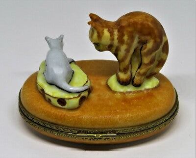 LIMOGES FRANCE BOX - VINTAGE TABBY CAT & MOUSE & SWISS CHEESE - CAT FACE CLASP