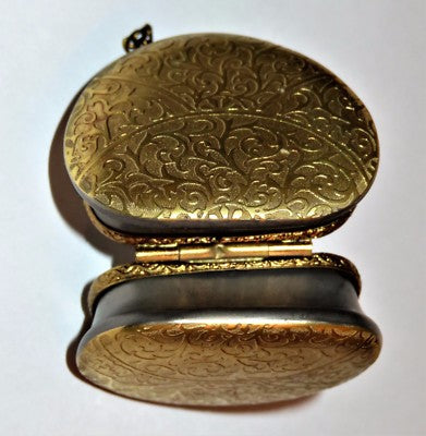 LIMOGES FRANCE BOX- GOLD INCRUSTATION PURSE & CHAIN - LEAF & SCROLL DESIGN - BAG