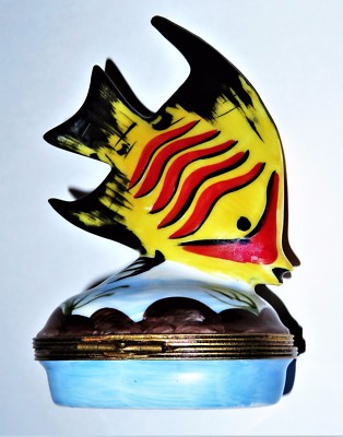 LIMOGES FRANCE BOX- VINTAGE ANGEL FISH -ROCKS & SEAWEED- SPIRAL SEA SHELL INSIDE
