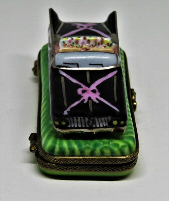 LIMOGES BOX ~WEDDING CAR~ 1950S BLACK CADILLAC ~ FLOWERS & BALLOONS ~ PEINT MAIN