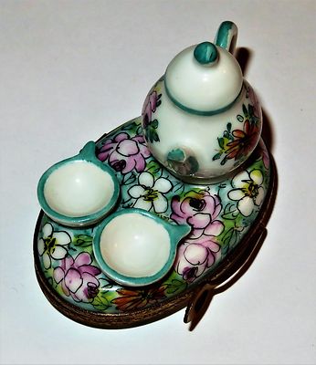 LIMOGES FRANCE BOX - TEAPOT & CUPS ON A FLOWERY BASE & SPOON - ROSES - HSN - LE