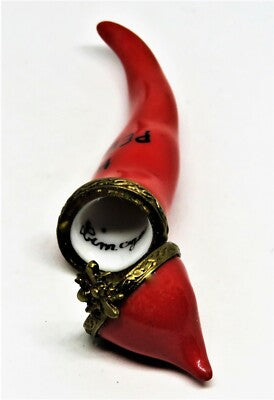 LIMOGES BOX ~ SMALL RED HOT CHILI PEPPER & BEE ~SOUTHWESTERN CUISINE~ PEINT MAIN