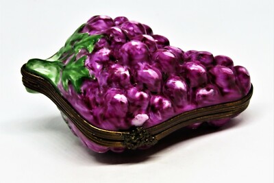 LIMOGES FRANCE BOX - LARGE BUNCH OF PURPLE GRAPES - STEM & LEAVES - FRUITS