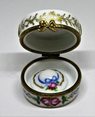 LIMOGES BOX ~ FLORAL HAT BOX & SPRING BONNET ~ FLOWERS ~ PINK ROSES ~ PEINT MAIN