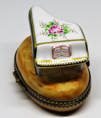 LIMOGES FRANCE BOX ~ PV ~ GRAND PIANO & PINK ROSE ~ LYRE & G-CLEF ~PEINT MAIN