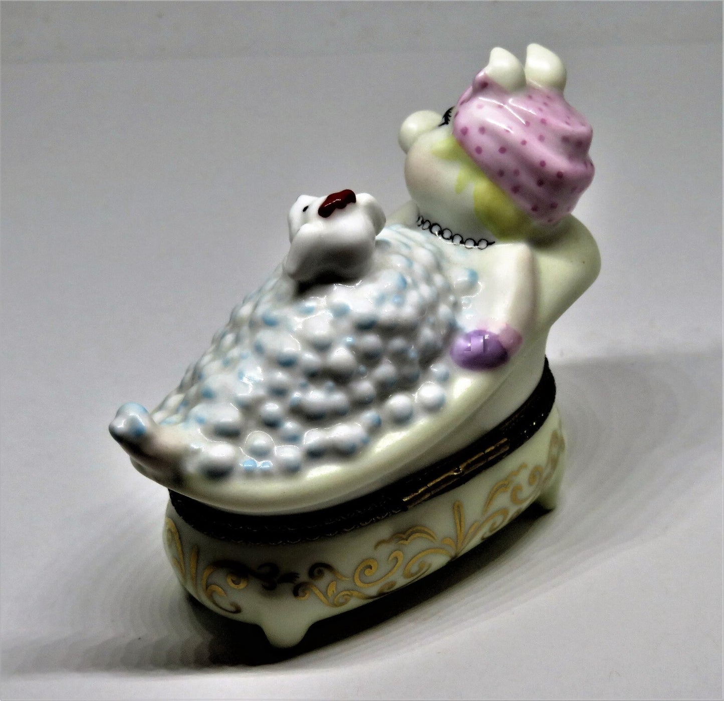 LIMOGES BOX- MISS PIGGY & DOG FOO-FOO IN A BUBBLE BATH - MUPPETS - SESAME STREET