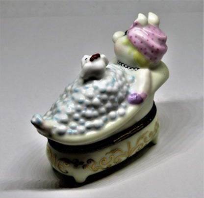 LIMOGES BOX- MISS PIGGY & DOG FOO-FOO IN A BUBBLE BATH - MUPPETS - SESAME STREET