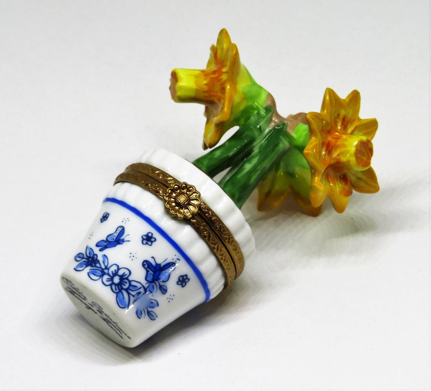 LIMOGES BOX - ELDA - YELLOW DAFFODILS - POT & DELFT BLUE FLOWERS & BUTTERFLY
