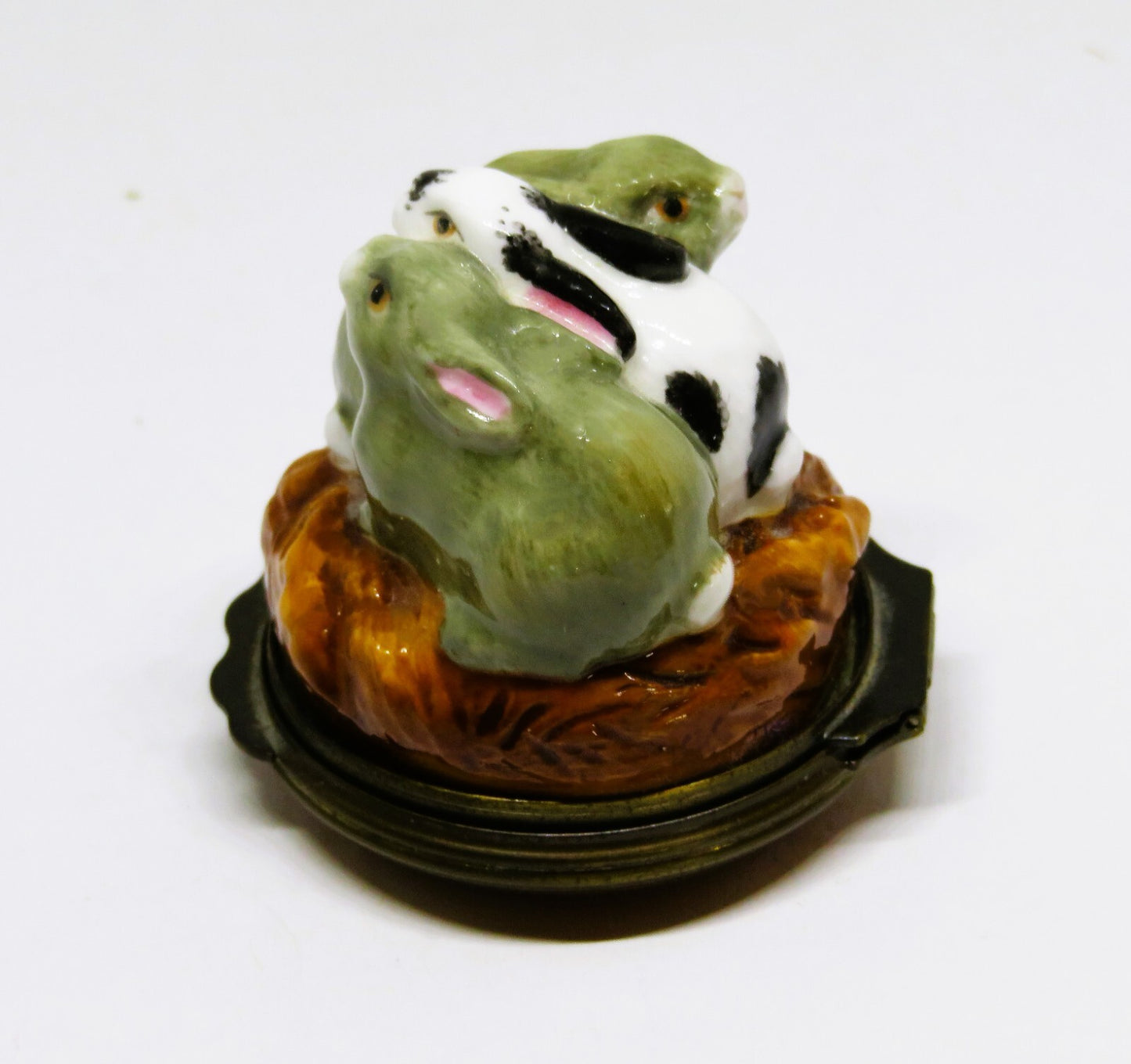 HALCYON DAYS ENAMEL BOX - THREE RABBITS BONBONNIERE -  JAPANESE NETSUKE - BUNNY