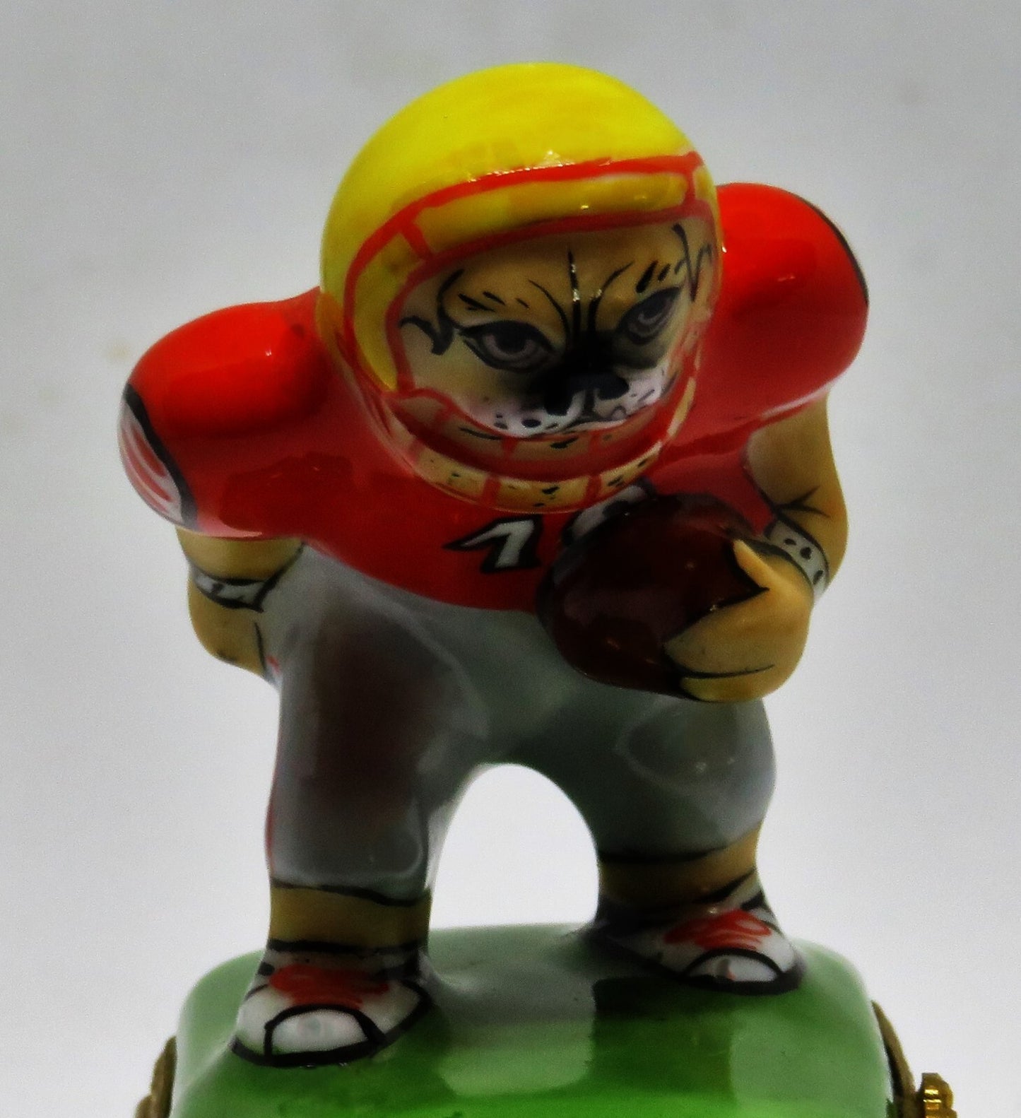 LIMOGES FRANCE BOX - ARTORIA - BULLDOG FOOTBALL PLAYER - SPORTS - LE - BULL DOG