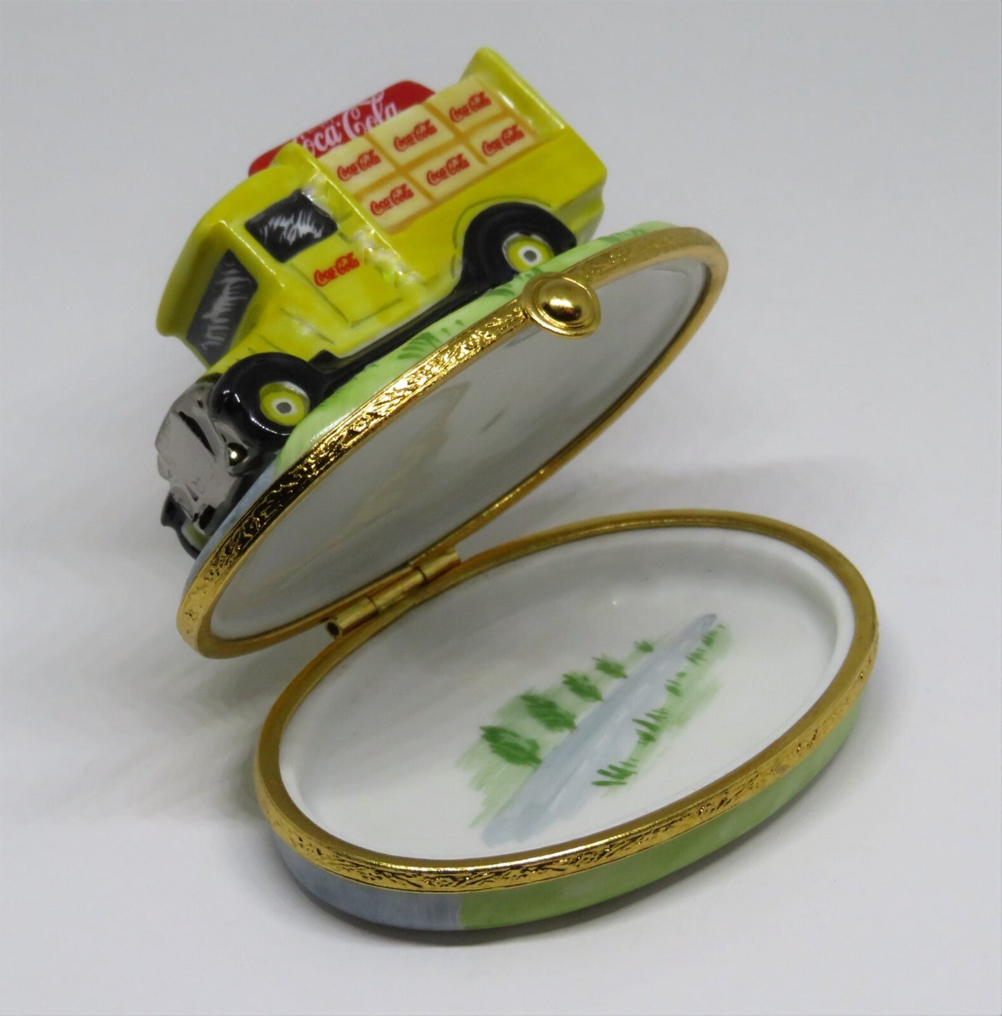 LIMOGES FRANCE BOX -ARTORIA- OLD-FASHIONED COCA-COLA DELIVERY TRUCK - COKE -RARE