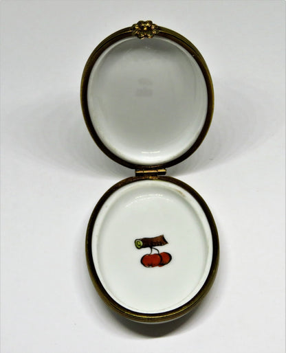 LIMOGES BOX - CHAMART - CHRISTMAS - THREE DIMENSIONAL HOLLY - BERRIES & LEAVES