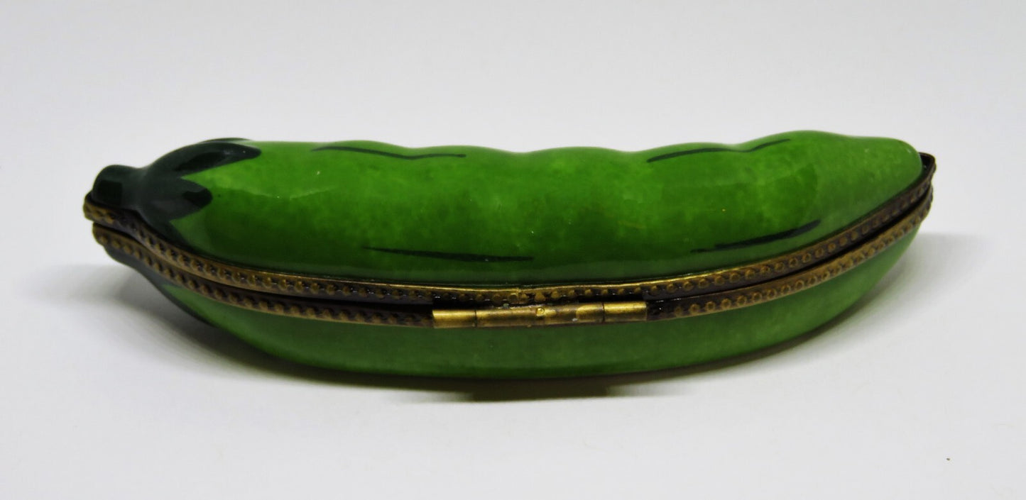 LIMOGES FRANCE BOX ~ LARGE PEA POD ~ FIVE PEAS INSIDE ~ PEAPOD ~ PEINT MAIN
