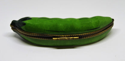 LIMOGES FRANCE BOX ~ LARGE PEA POD ~ FIVE PEAS INSIDE ~ PEAPOD ~ PEINT MAIN