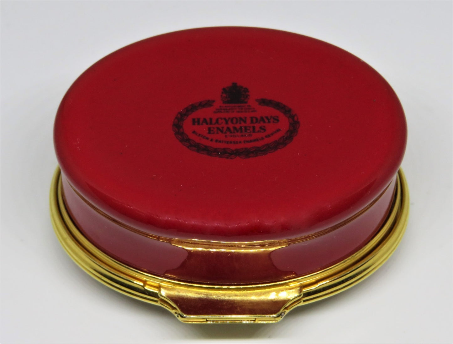 HALCYON DAYS ENAMEL BOX - "SEASONS GREETINGS" - CHRISTMAS WREATH - MISTLETOE