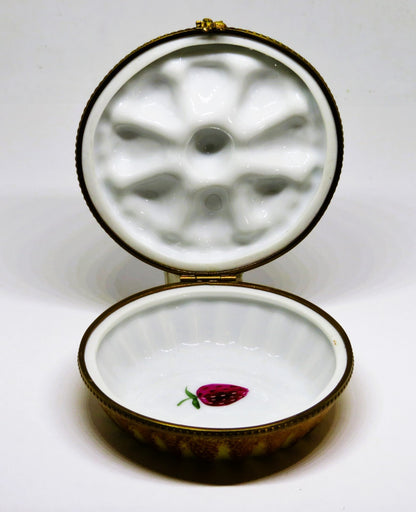 LIMOGES FRANCE BOX - ROCHARD - STRAWBERRY TART & BEE CLASP - PIE - DESSERT