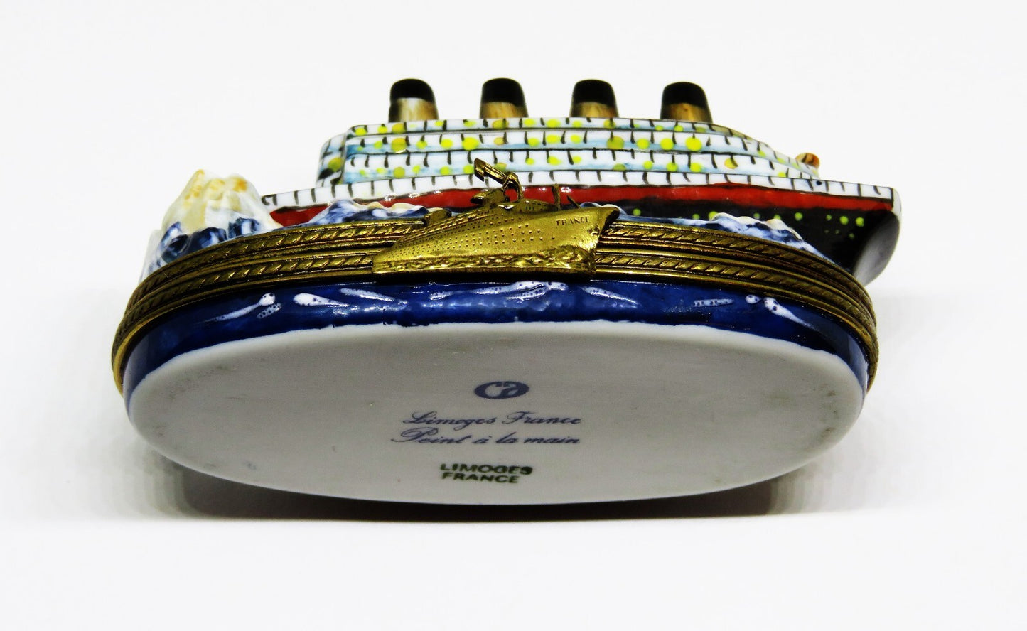 LIMOGES FRANCE BOX ~ TITANIC & ICEBERG ~ SHIP ~ OCEAN LINER ~ PEINT MAIN