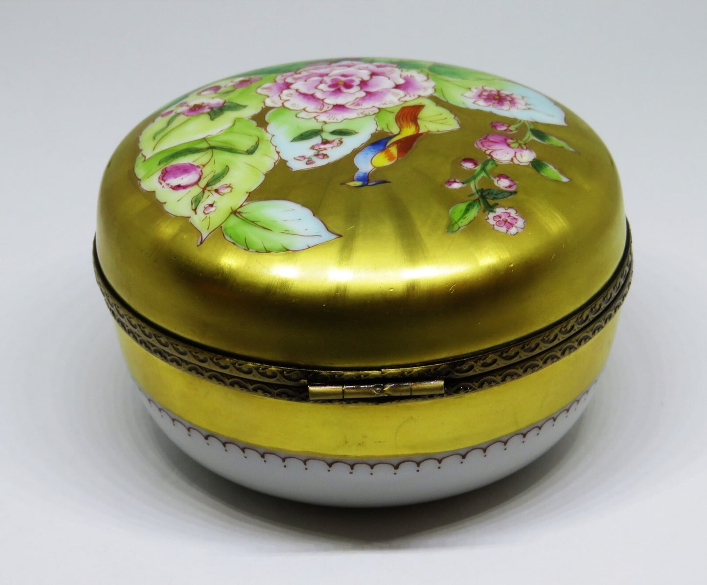 LIMOGES BEAUCHAMP - HUGE GOLD INCRUSTATION ROUND BOX - BIRD & PINK FLOWERS