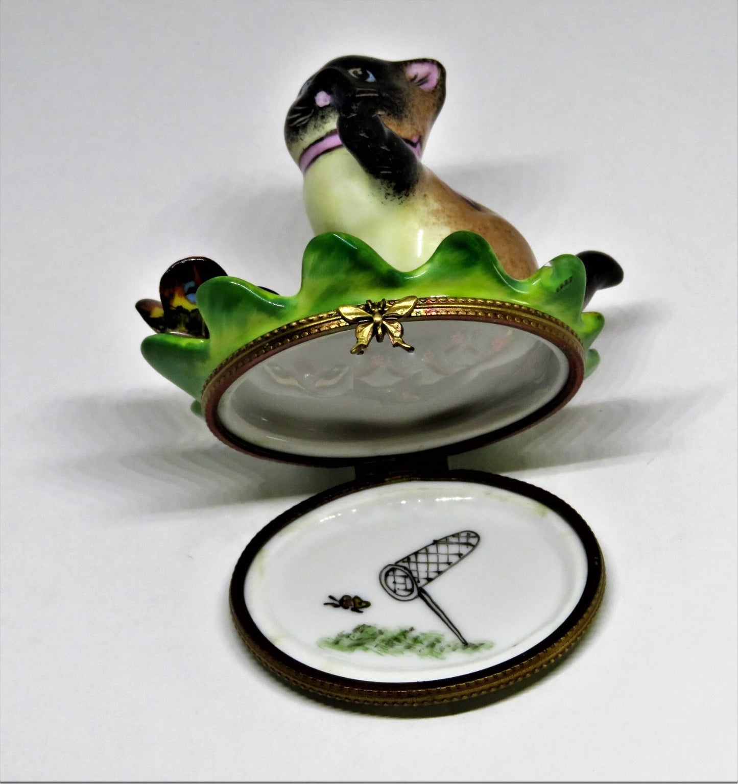 LIMOGES FRANCE BOX - ELDA - SIAMESE KITTEN & BUTTERFLY ON A LEAF - CAT - KITTY