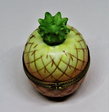 LIMOGES FRANCE BOX ~VINTAGE~ LARGE RIPE PINEAPPLE ~BEE CLASP~ FRUITS ~PEINT MAIN