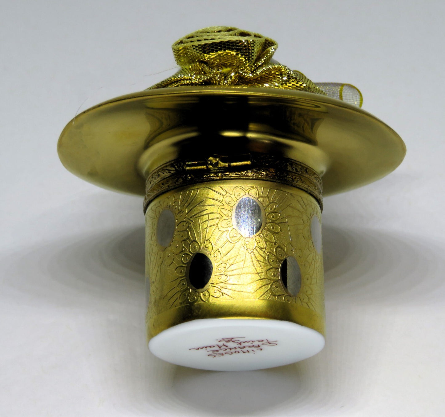 LIMOGES FRANCE BOX - GOLD INCRUSTATION "CHAPEAU DE PARIS" HAT - GOLD LAME FLOWER