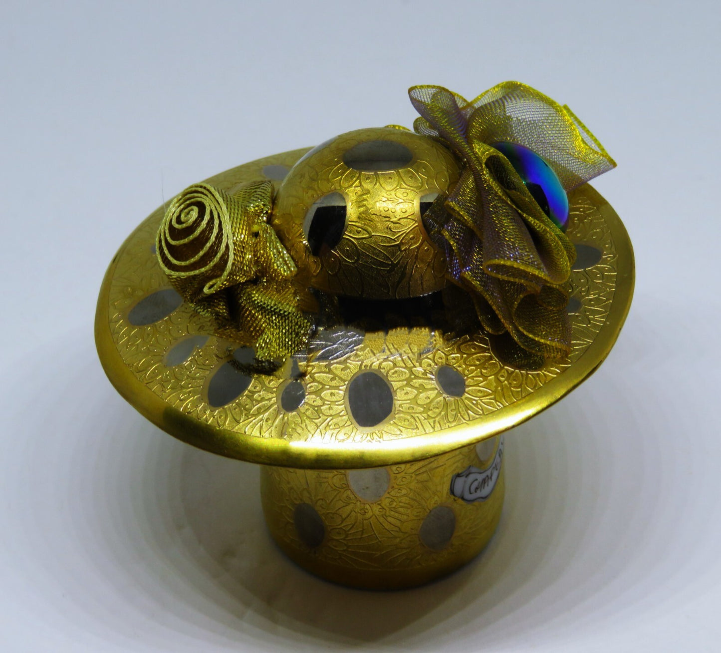 LIMOGES FRANCE BOX - GOLD INCRUSTATION "CHAPEAU DE PARIS" HAT - GOLD LAME FLOWER
