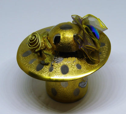 LIMOGES FRANCE BOX - GOLD INCRUSTATION "CHAPEAU DE PARIS" HAT - GOLD LAME FLOWER