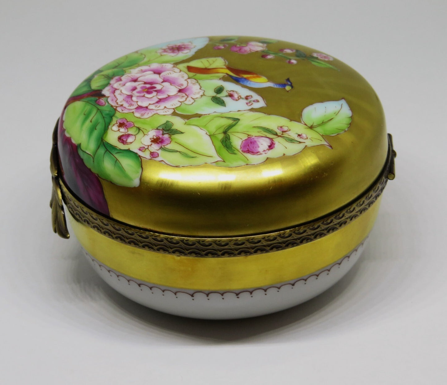 LIMOGES BEAUCHAMP - HUGE GOLD INCRUSTATION ROUND BOX - BIRD & PINK FLOWERS