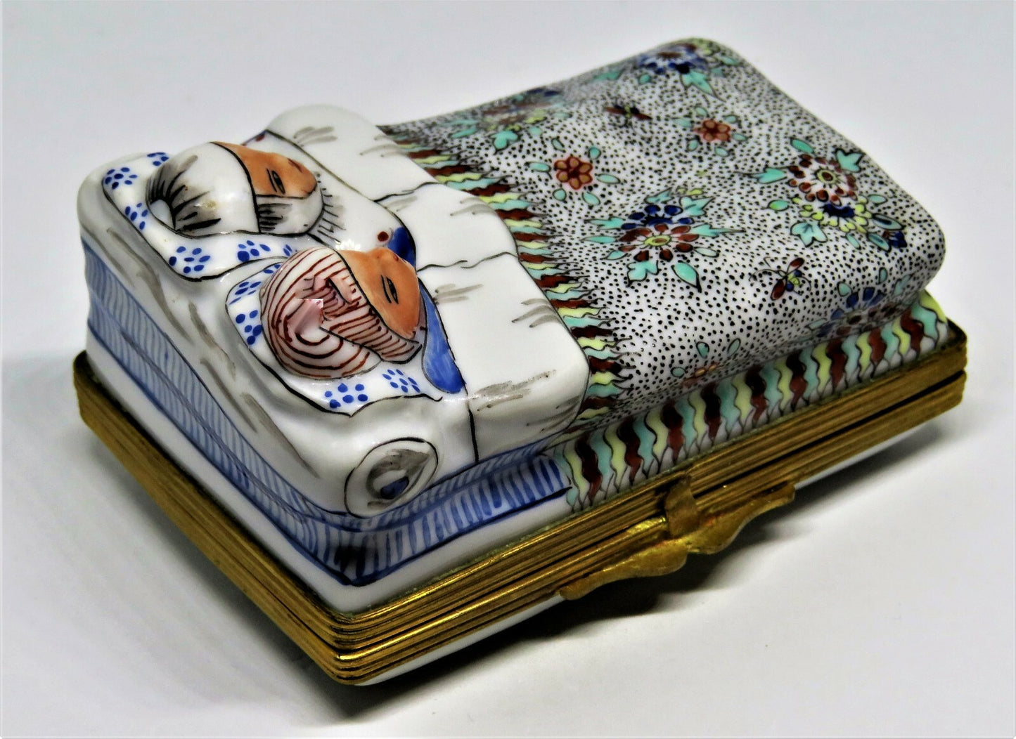 LIMOGES BOX - CHANTILLY - ANTIQUE COUPLE IN A FLORAL BED - FLOWERS & BEETLE