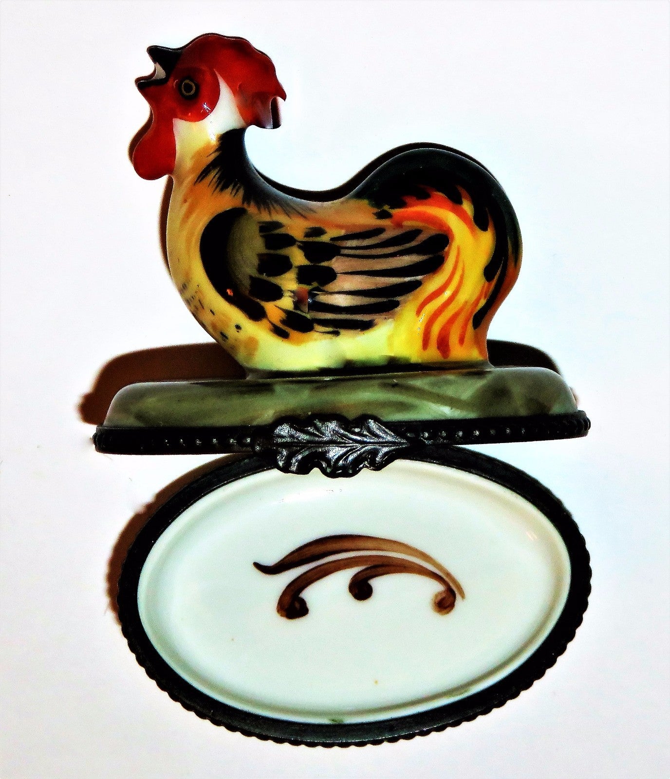 LIMOGES FRANCE BOX- ROCHARD -VINTAGE ROOSTER CROWING- LEAF CLASP -CHICKENS- FOWL