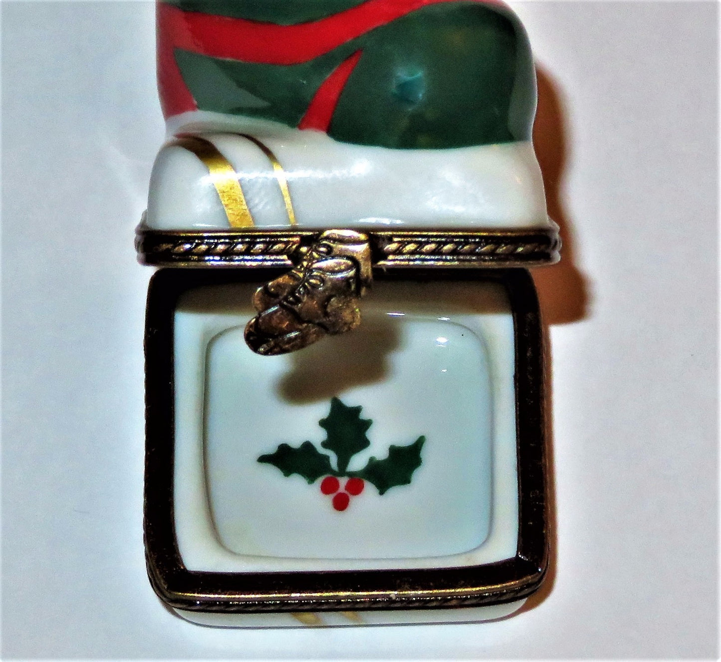 LIMOGES FRANCE BOX ~ CHRISTMAS STOCKING & GIFTS ~ PRESENTS & HOLLY ~ PEINT MAIN