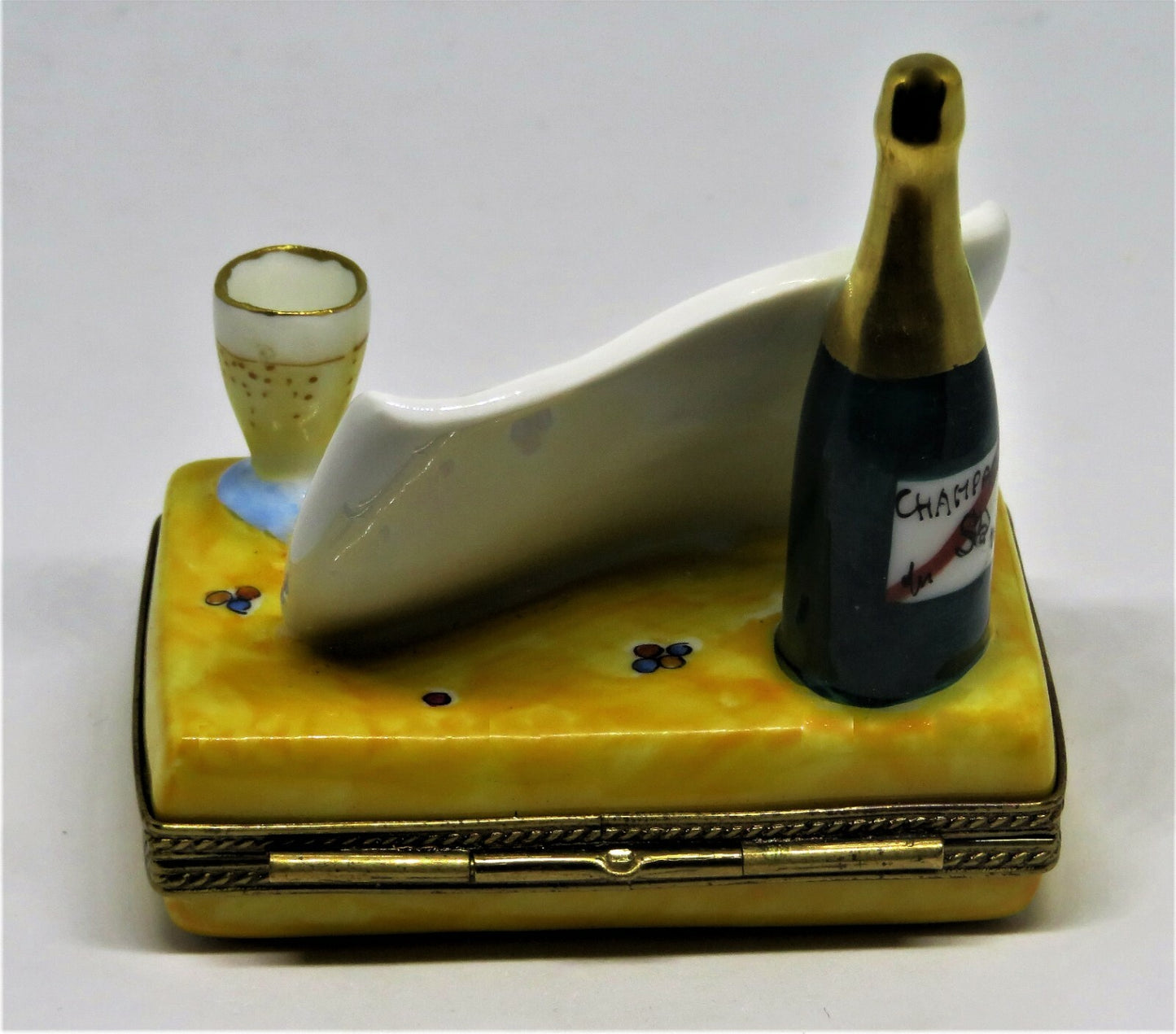 LIMOGES BOX - CHAMART - "CELEBRATE" BANNER & CHAMPAGNE - WEDDING - GRADUATION